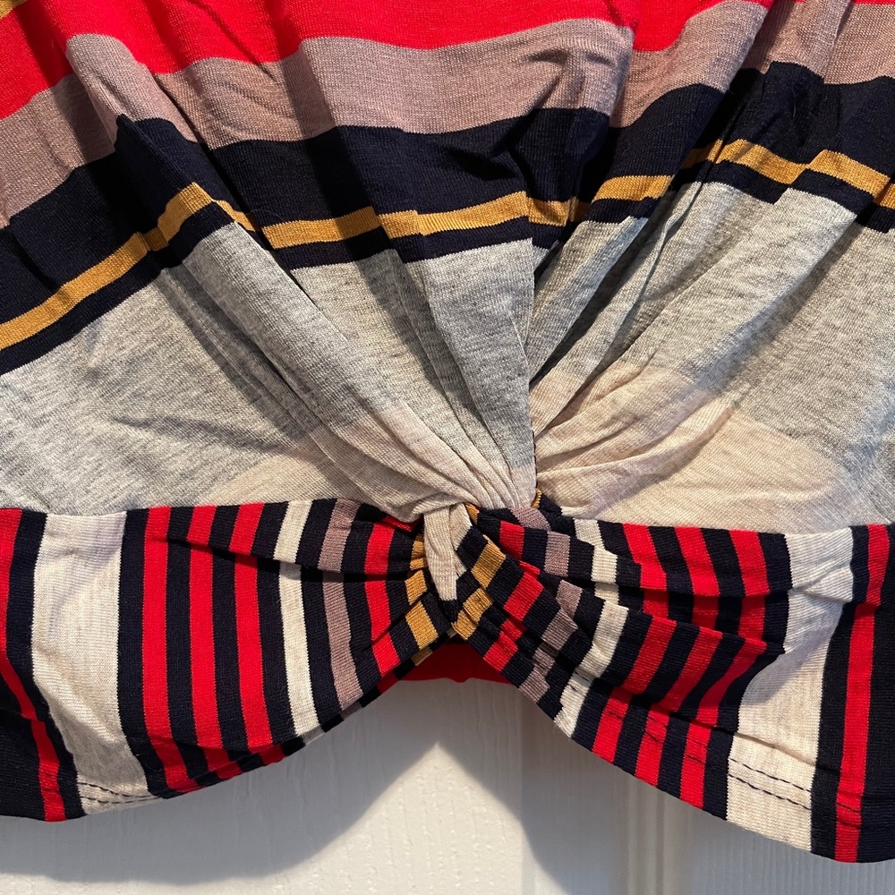SOLD Gaze striped crop top - Picture 2 of 8